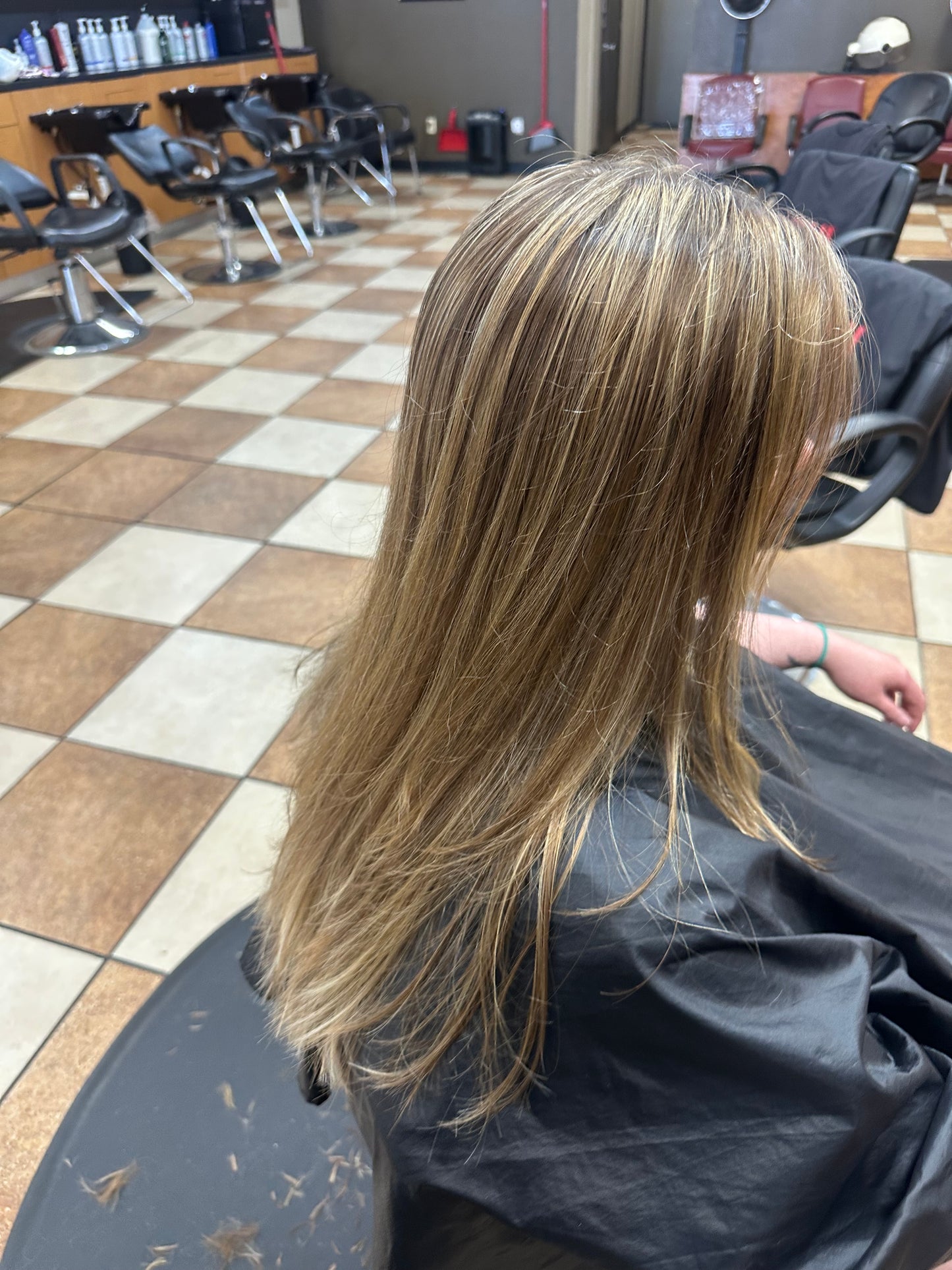 Women's Haircut (Below the Shoulders)